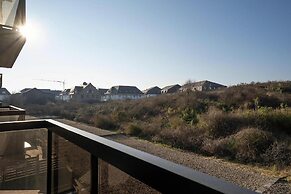 Apartment With Balcony and sea Views