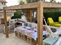 Belvilla by OYO Ca la Vida