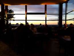 Adlerhorst Modern Retreat