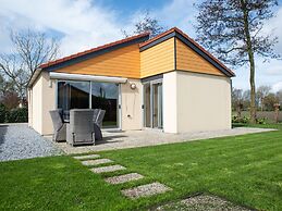 Wellness Bungalow With Whirlpool and Sauna