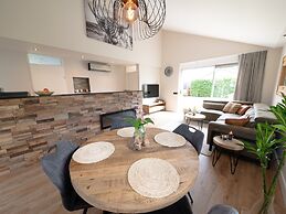 Wellness Bungalow With Whirlpool and Sauna