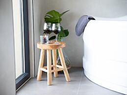 Wellness Bungalow With Whirlpool and Sauna