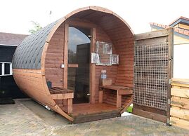 Wellness Bungalow With Whirlpool and Sauna