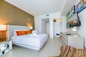 Luxury Beachfront Condo with Ocean View