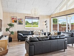 18 Person Holiday Home in Bogense