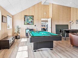 18 Person Holiday Home in Bogense