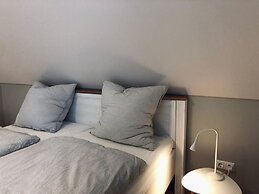 Small Boulder Comfortable Vacation Home