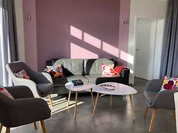 Small Boulder Comfortable Vacation Home