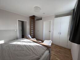 Small Boulder Comfortable Vacation Home