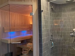 Small Boulder Comfortable Vacation Home