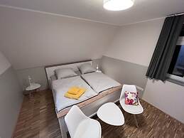 Small Boulder Comfortable Vacation Home