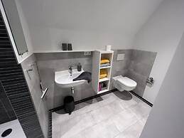 Small Boulder Comfortable Vacation Home