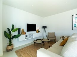 Nice Apartment With Private Garden, Pool