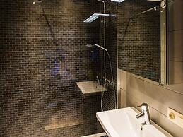 Attractive Apartment on 6th Floor