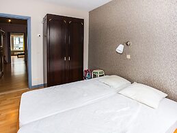 Attractive Apartment on 6th Floor