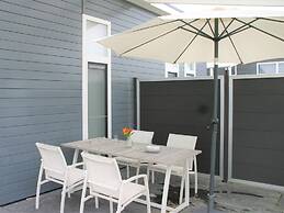 Beautiful Holiday Home With Decorative Fireplace