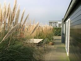 Beautiful Holiday Home With Decorative Fireplace