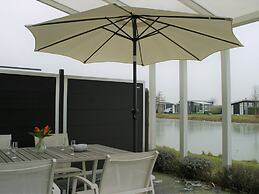 Beautiful Holiday Home With Decorative Fireplace