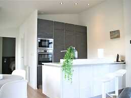 Beautiful Holiday Home With Decorative Fireplace