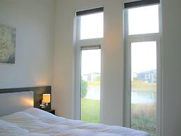 Beautiful Holiday Home With Decorative Fireplace