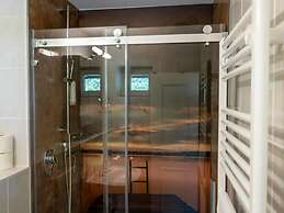 Comfy Apartment With Terrace