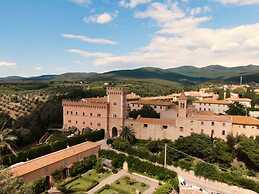 Spacious Apartment With Shared Pool