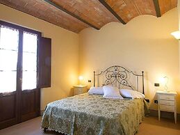 Spacious Apartment With Shared Pool