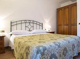 Spacious Apartment With Shared Pool