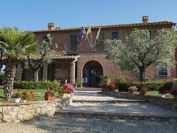 Spacious Apartment With Shared Pool