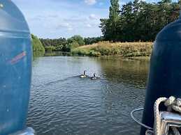 Amazing Holiday Home Near the Lake