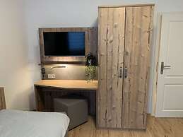 Amazing Holiday Home Near the Lake