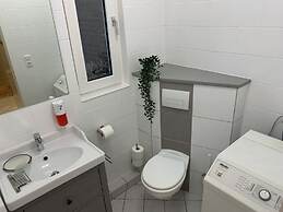 Amazing Holiday Home Near the Lake