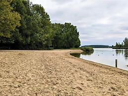 Quiet Lakeside Escape for Four