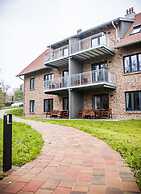 Large Haussee Modern Retreat