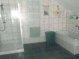 Holiday Home Frog Prince