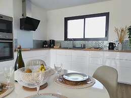 New House, Between sea and Countryside, Etretat