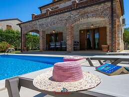 Villa Amani Comfortable Holiday Residence