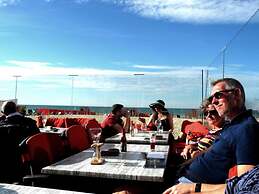 Seagull's Nest Modern Retreat