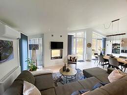 Beautiful Holiday Home With A/c, in a Holiday Park