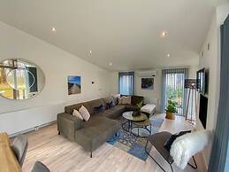 Beautiful Holiday Home With A/c, in a Holiday Park