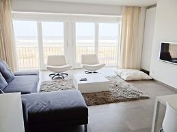 Apartment in Nieuwpoort With sea View