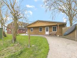 Wooden Holiday Home With a View of the Dike