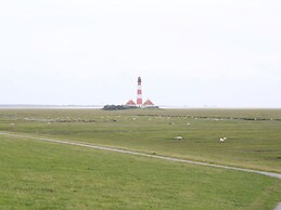 Wooden Holiday Home With a View of the Dike