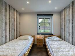 Wooden Holiday Home With a View of the Dike