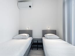 Beautiful Chalet With Spacious Jetty on the Water