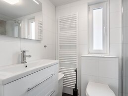 Beautiful Chalet With Spacious Jetty on the Water