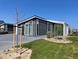 Beautiful Chalet With Spacious Jetty on the Water