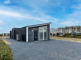 Beautiful Chalet With Spacious Jetty on the Water