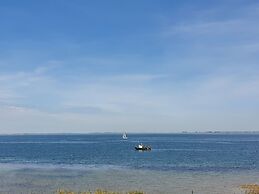 Beautiful Chalet With Spacious Jetty on the Water