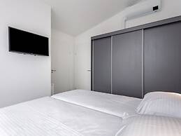 Beautiful Chalet With Spacious Jetty on the Water